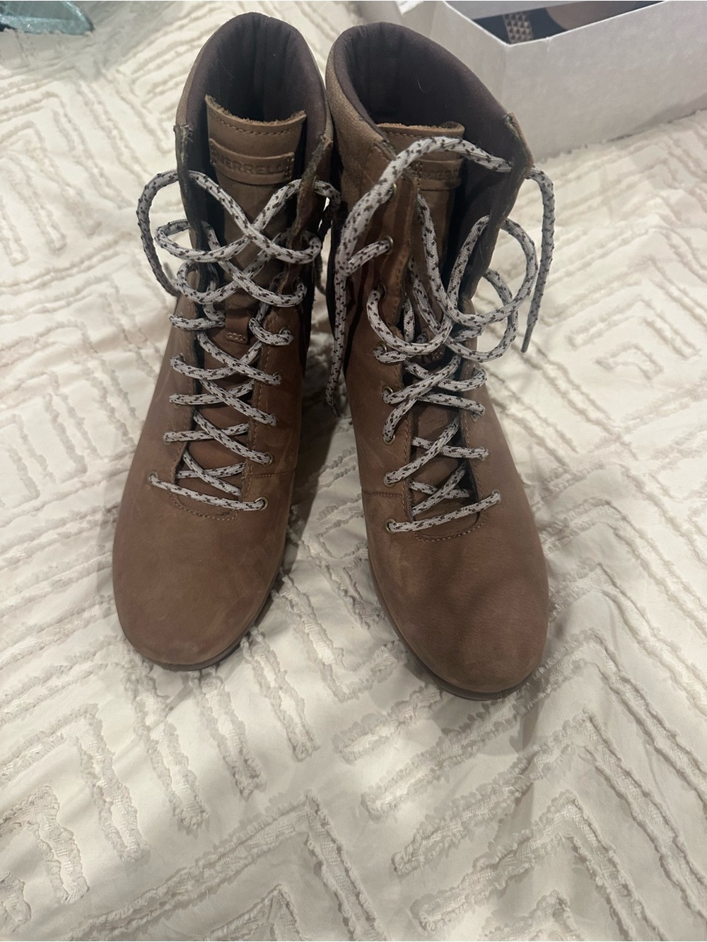Merrell Brown Lace-Up Ankle Boots with Contrasting Laces size 9
